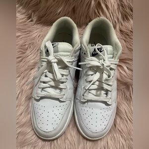 Wmns dunk low triple white